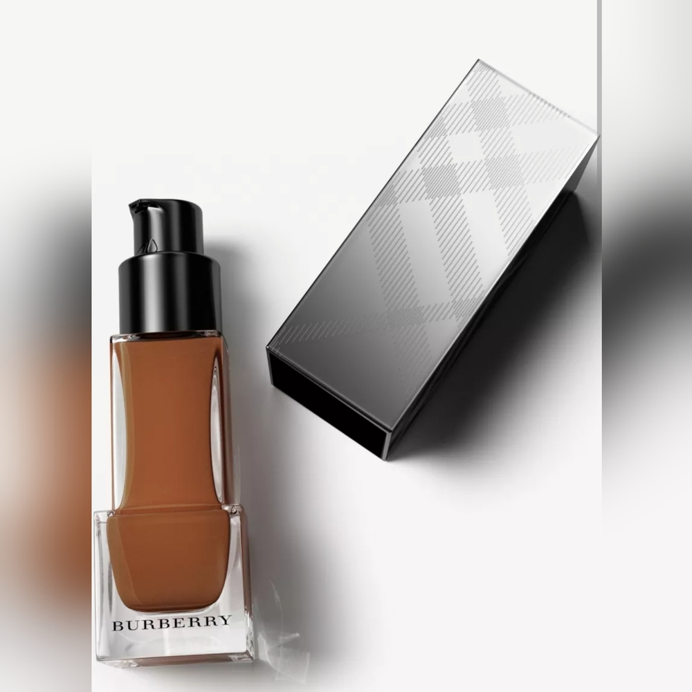 Burberry Fresh Glow Foundation no. 60 Chestnut 30ml